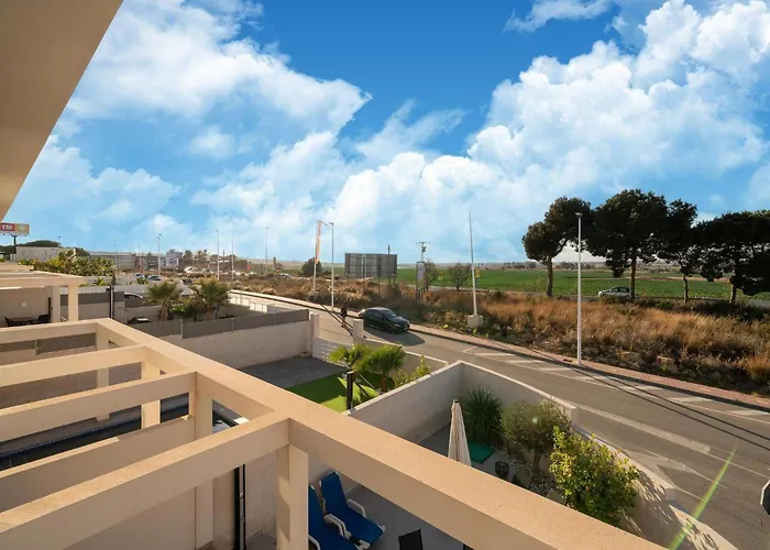 Comfortable With A Private Pool *