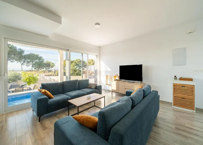 Comfortable With A Private Pool וילה